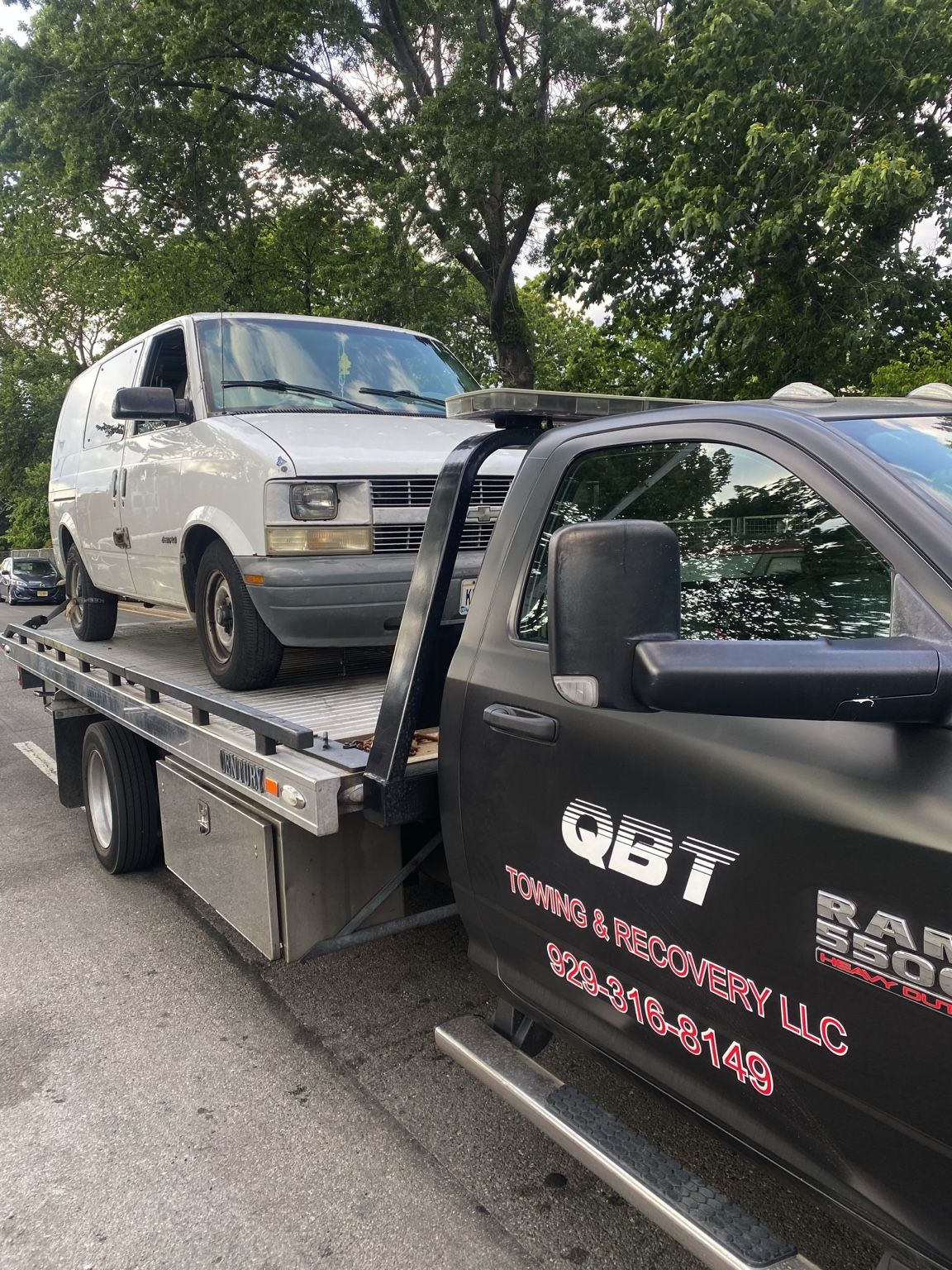QBT flatbed tow truck