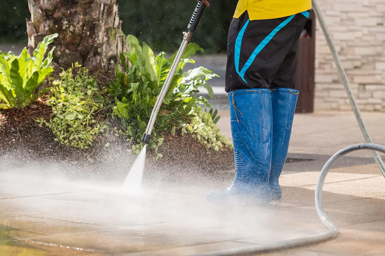 Power Washing (Homes, Buildings & Hardscapes)