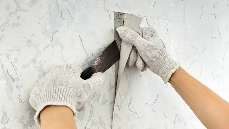 Wallpaper removal and installation service