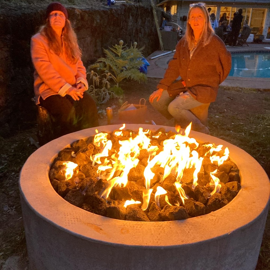 Custom outdoor fire pit feature