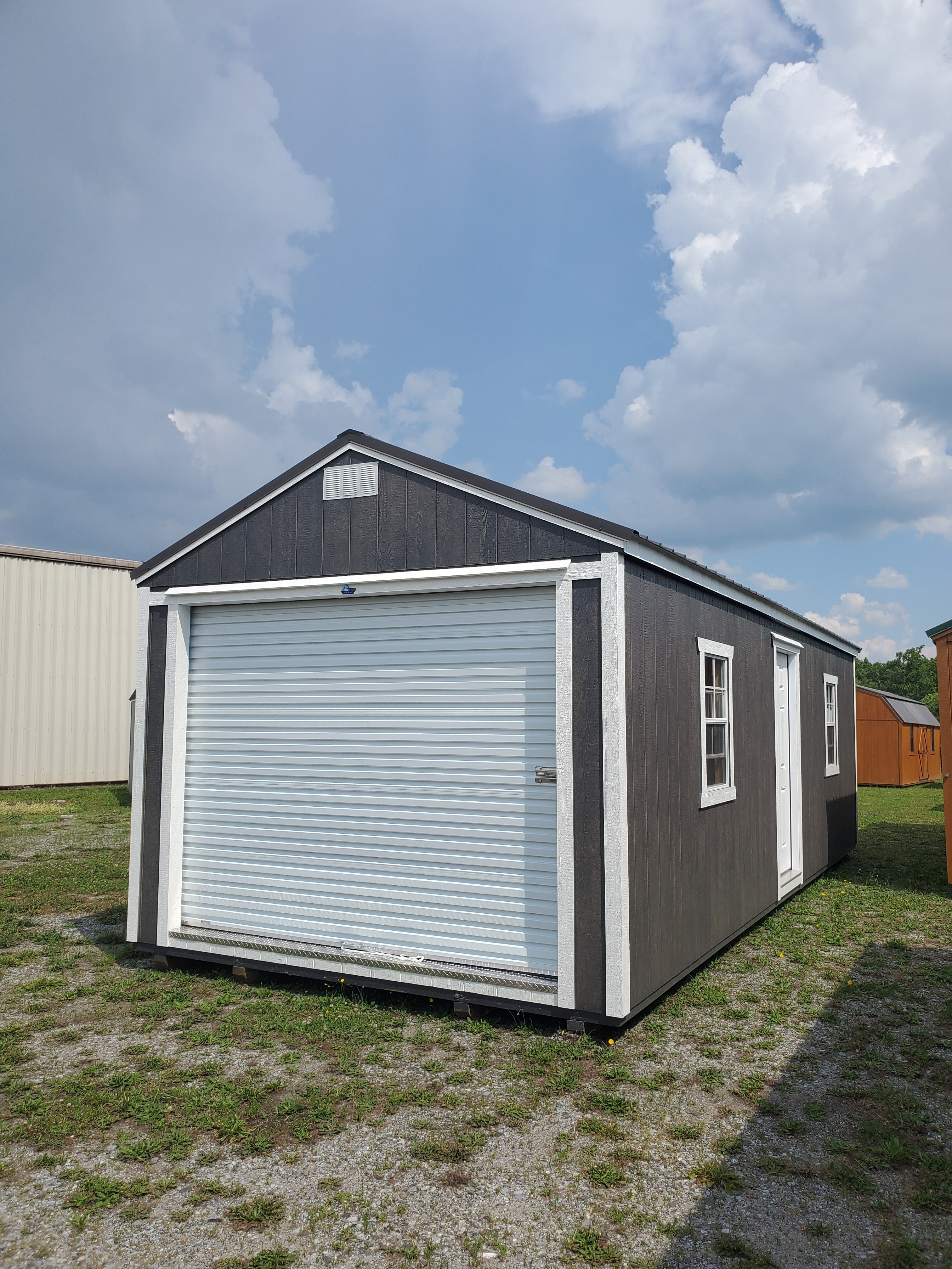 garages and outdoor buildings on Kfoomisvhmqanm