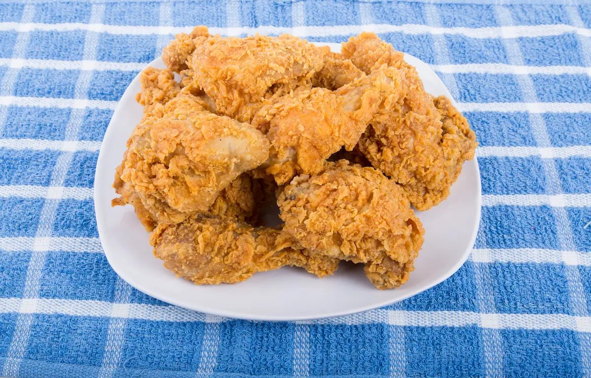 A plate of golden crispy fried chicken representing the classic and comforting soul food cooking that a great soul food restaurant delivers with every meal