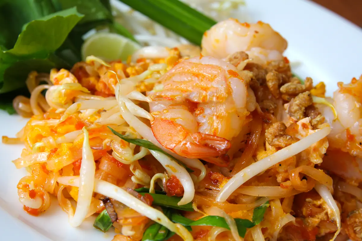 A beautifully plated pad thai of stir-fried rice noodles representing the bold flavors, fresh aromatics, and authentic Thai culinary tradition that a great Thai restaurant brings to every dish